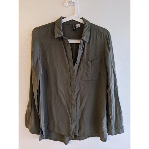 H&M green shirts - Picture 1 of 3